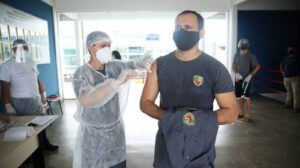 Justiça autoriza vacinação de cinco mil policiais civis, militares e bombeiros no Amazonas