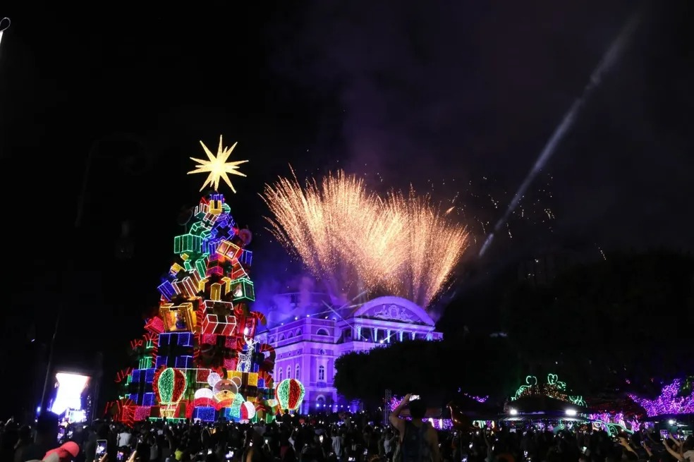 Apresentações do Natal Encantado da Amazônia reúnem centenas de pessoas -  Portal Pebinha de Açúcar - 16 anos