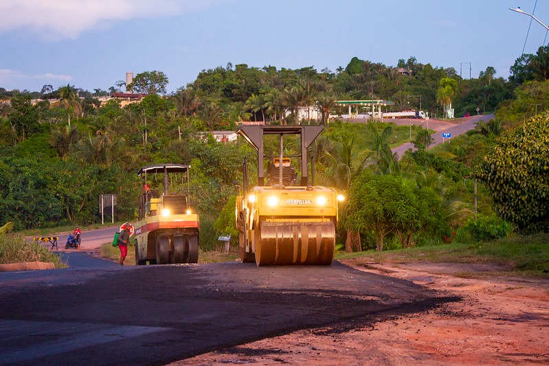 Obras de pavimentação em ramais e estradas em Presidente Figueiredo (Fotos: Tamyres Cunha/Dircom/PF)