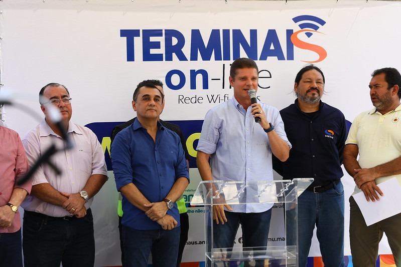 Vice-prefeito Marcos Rotta inaugurou o serviço de Wi-Fi grátis no T1 (Foto: Semcom)