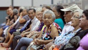 Idosos em audiência na Câmara Municipal de Manaus (Foto: Robervaldo Rocha/CMM)