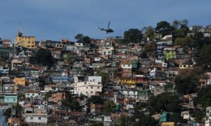 Favela em morro do Rio de Janeiro (Foto: Fernando Frazão/Agência Estado)