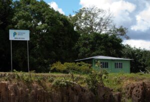 Justiça determinou a retirada da placa da Potássio do Brasil de comunidade indígena em Autazes (Foto: Divulgação)