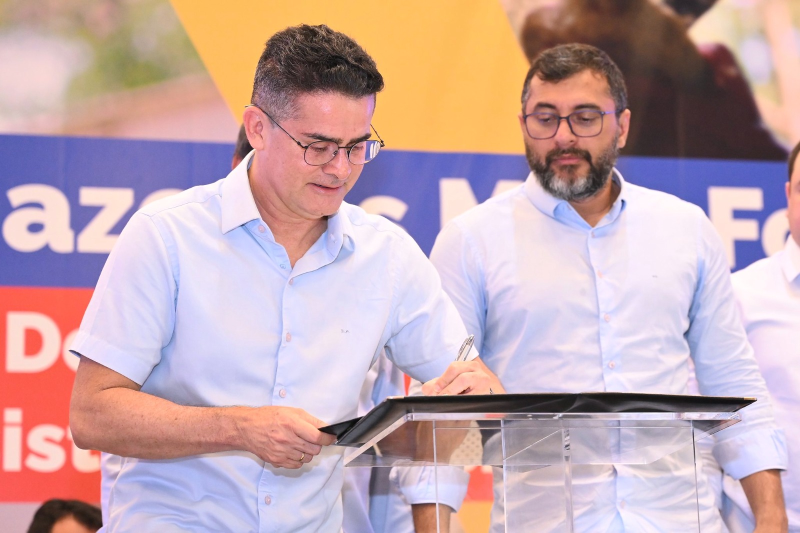 David Almeida e Wilson Lima assinaram a adesão ao programa Brasil Sem Fome (Foto: Semcom)