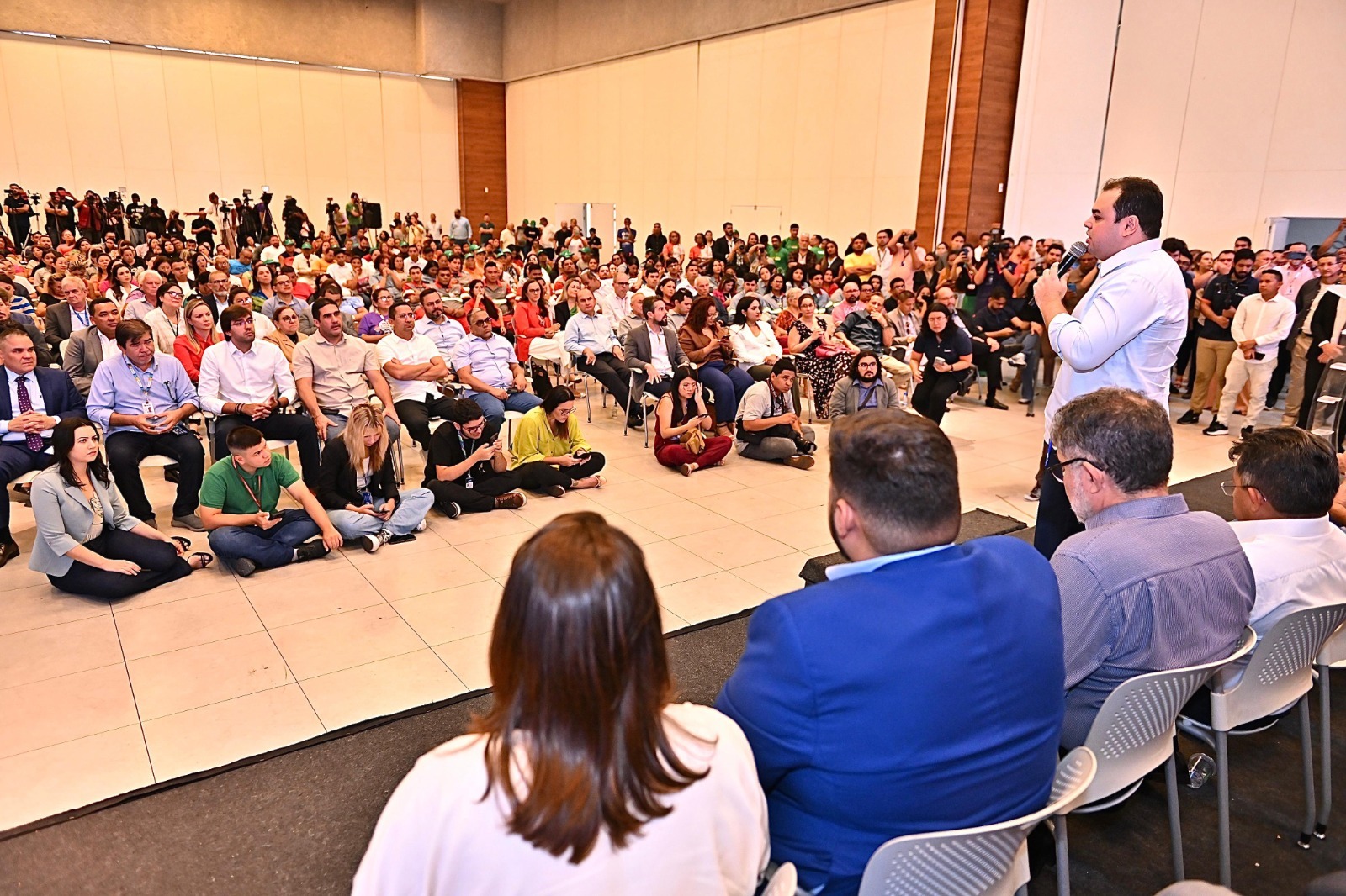 Deputado Roberto Cidade, na cerimônia no Centro de Convenções, com ministro Wellington Dias (Foto: Aleam)