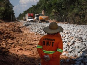 Operação de manutenção do leito da estrada no ano de 2022 (Foto: Divulgação)