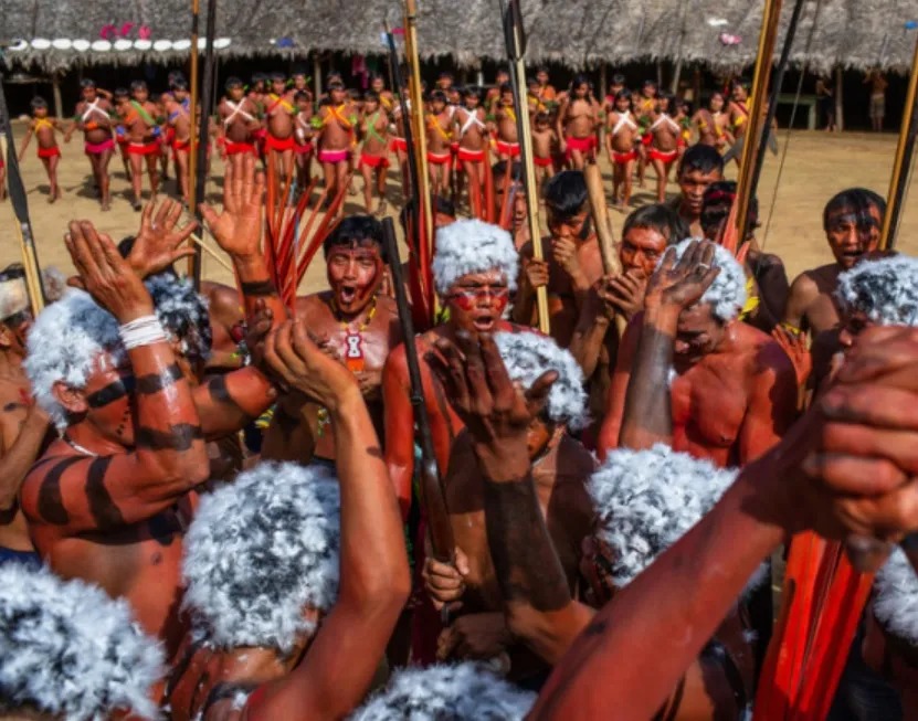 Índios Yanomami em manifestação contra o garimpo ilegal em suas terras (Foto: Divulgação)