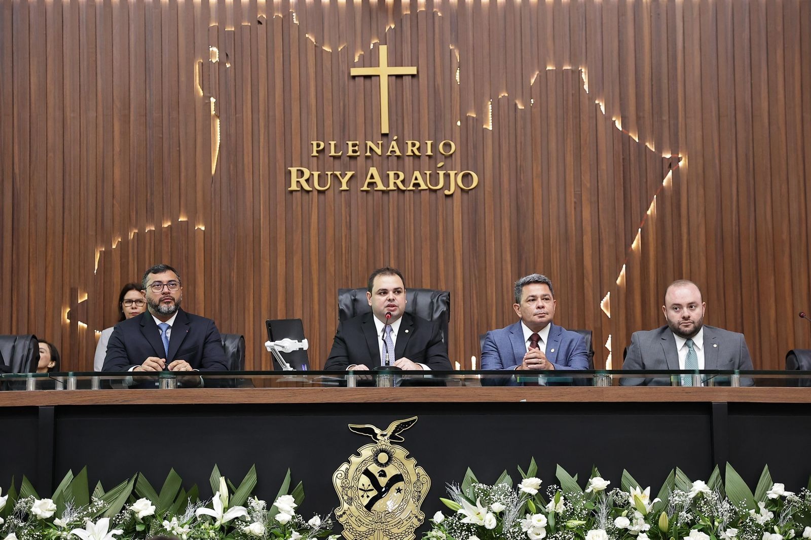 Governador Wilson Lima, deputado Roberto Cidade, vice-governador Tadeu de Souza e secretário Fausto Jr., na cerimônia de abertura do ano legislativo (Foto: Aleam)