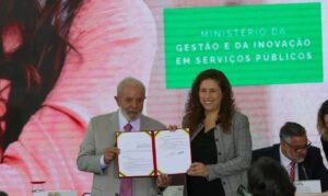Presidente Lula assinou o decreto que cria o programa "Imóvel da Gente" (Foto: Fábio Rodrigues Pozzebom/Agência Brasil)