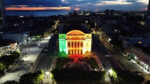 As cores verde, vermelho e amarelo da bandeira gaúcha ficarão refletidas na edificação até sexta Fotos: Secom