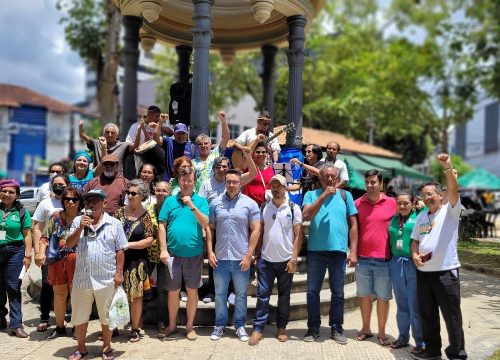 Representantes de movimentos sociais, partidos e entidades debatem o acesso à água no Amazonas (Foto: Divulgação)